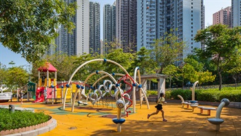 A variety of play equipment is also provided at the Children’s Play Area nearby to the Central Lawn.